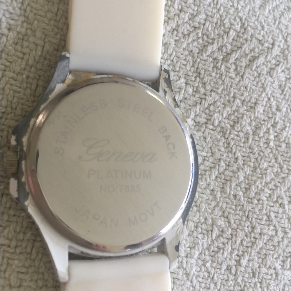 Ladies watch. White rubber strap - Picture 3 of 5